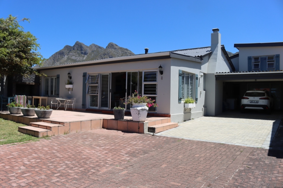 To Let 4 Bedroom Property for Rent in Klein Berlyn Western Cape
